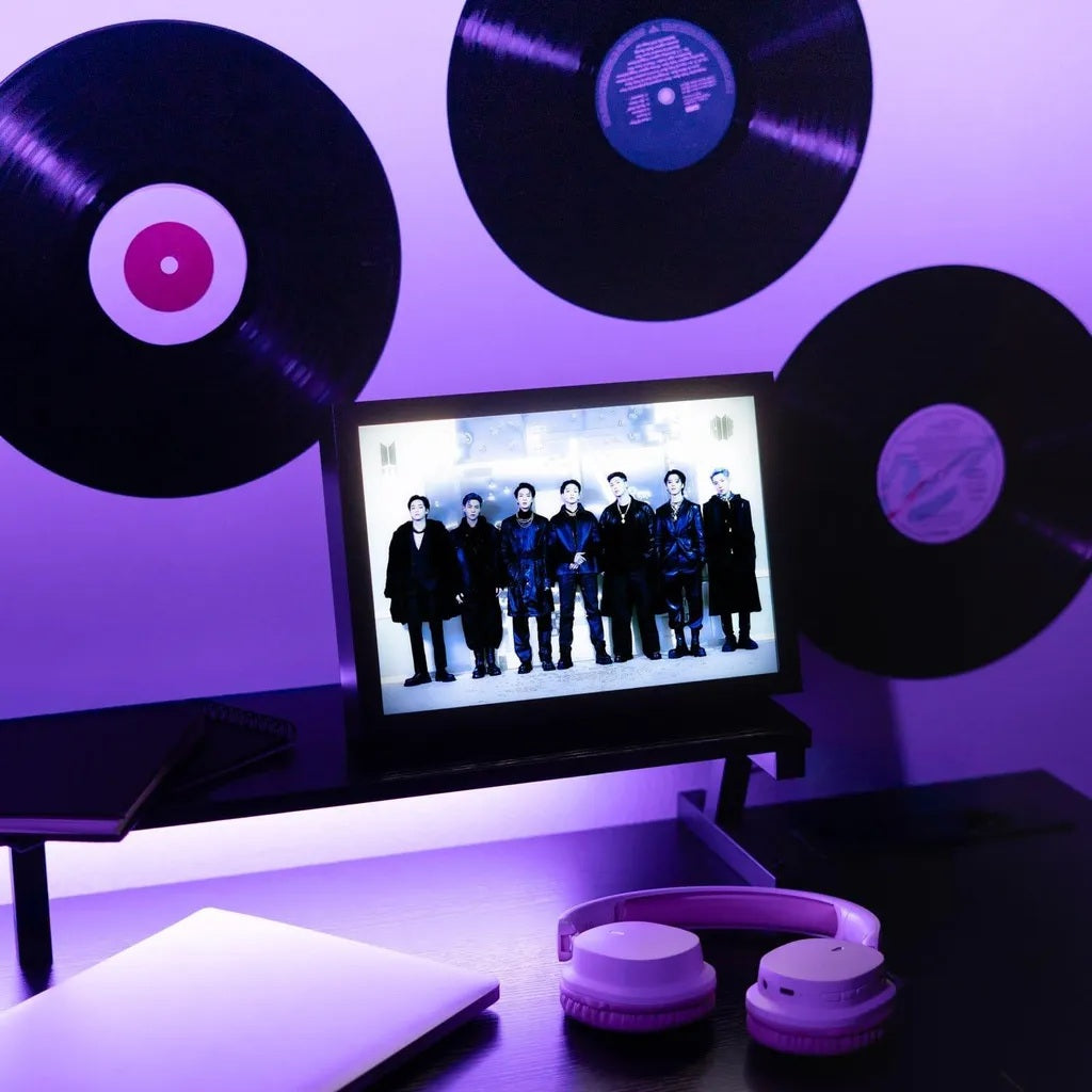 BTS: Dekoratives Bild mit LED Beleuchtung